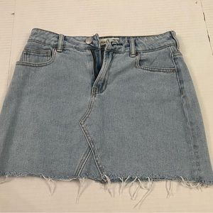 EUC Pac Sun zip front denim skirt size 27